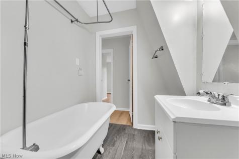 242 Orchard Avenue Cuyahoga Falls OH 44221