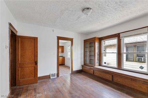 851 Paxton Road Cleveland OH 44108