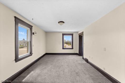 5977 Ridge Road Parma OH 44129