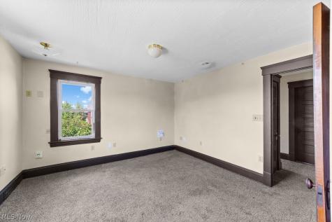 5977 Ridge Road Parma OH 44129