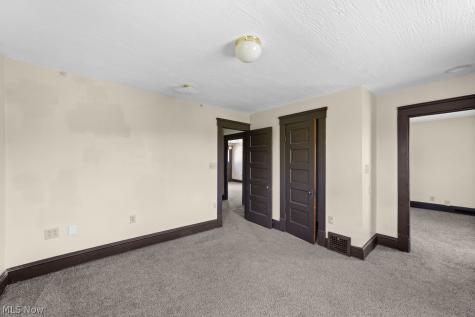 5977 Ridge Road Parma OH 44129