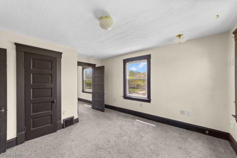 5977 Ridge Road Parma OH 44129