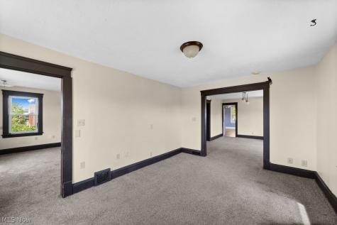 5977 Ridge Road Parma OH 44129