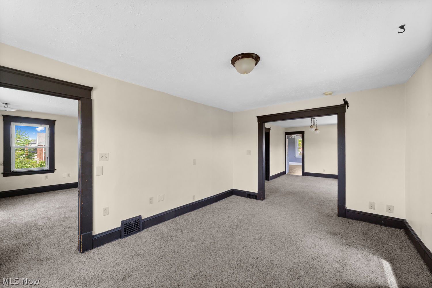 5977 Ridge Road Parma OH 44129