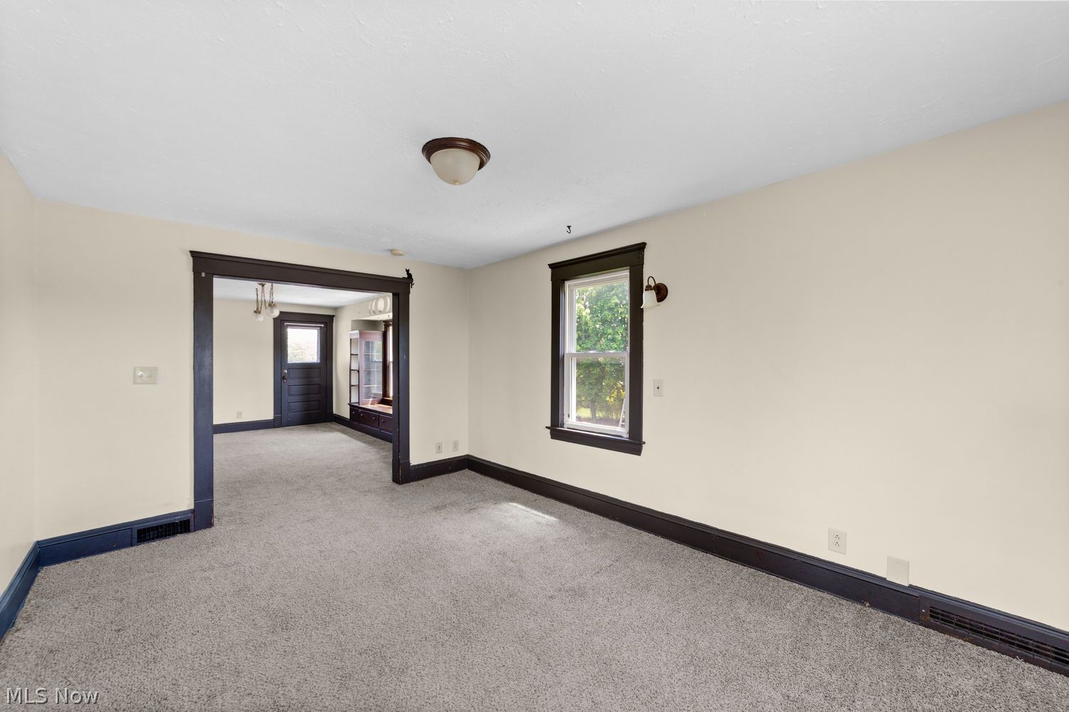 5977 Ridge Road Parma OH 44129