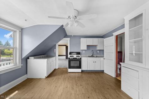 5977 Ridge Road Parma OH 44129