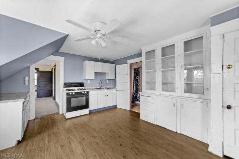5977 Ridge Road Parma OH 44129