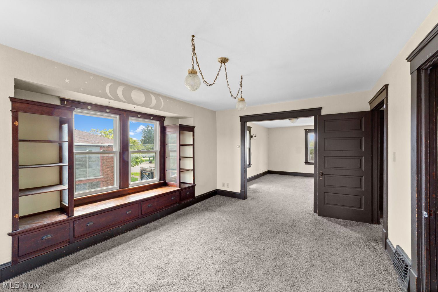 5977 Ridge Road Parma OH 44129