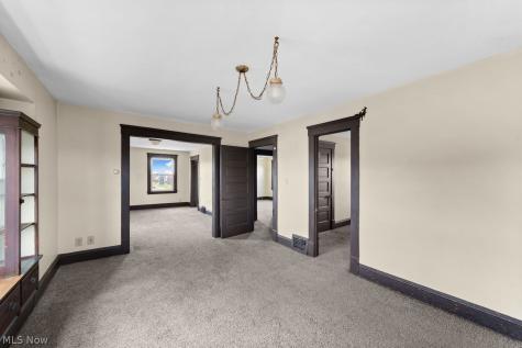 5977 Ridge Road Parma OH 44129