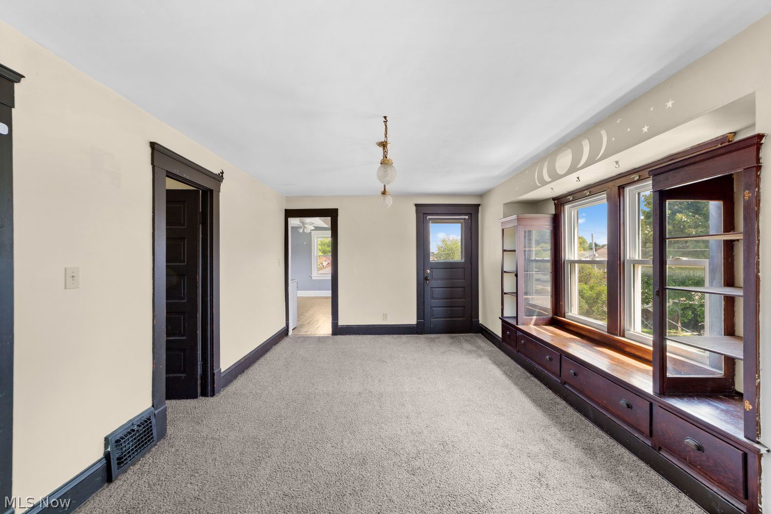 5977 Ridge Road Parma OH 44129