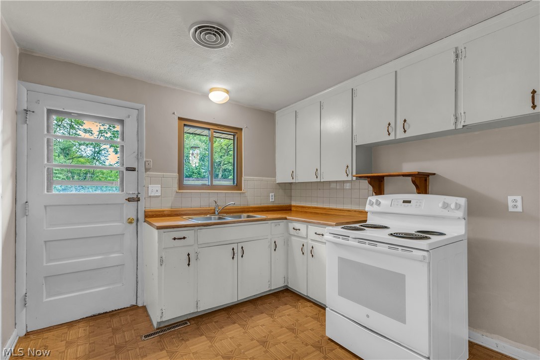 14185 Niagara Drive Strongsville OH 44136