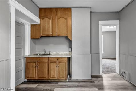 1641 E 70th Street Cleveland OH 44103