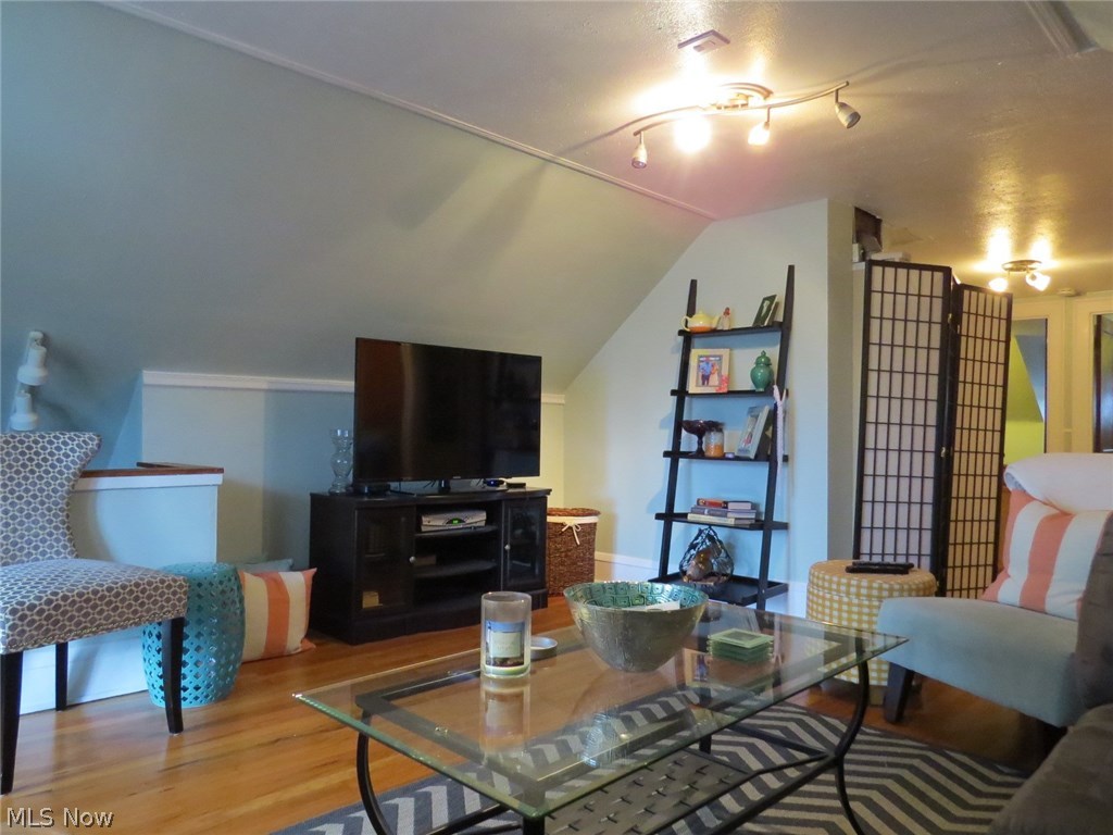 13832-34 Clifton Boulevard Lakewood OH 44107