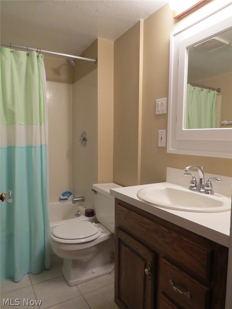 13832-34 Clifton Boulevard Lakewood OH 44107