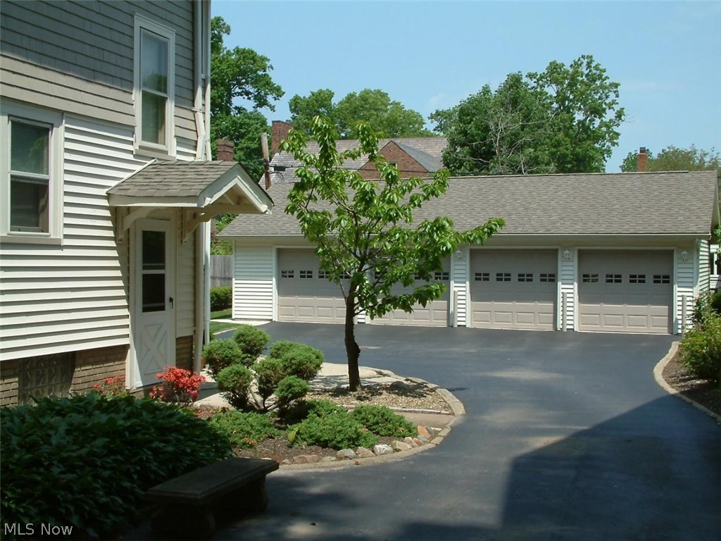 13832-34 Clifton Boulevard Lakewood OH 44107