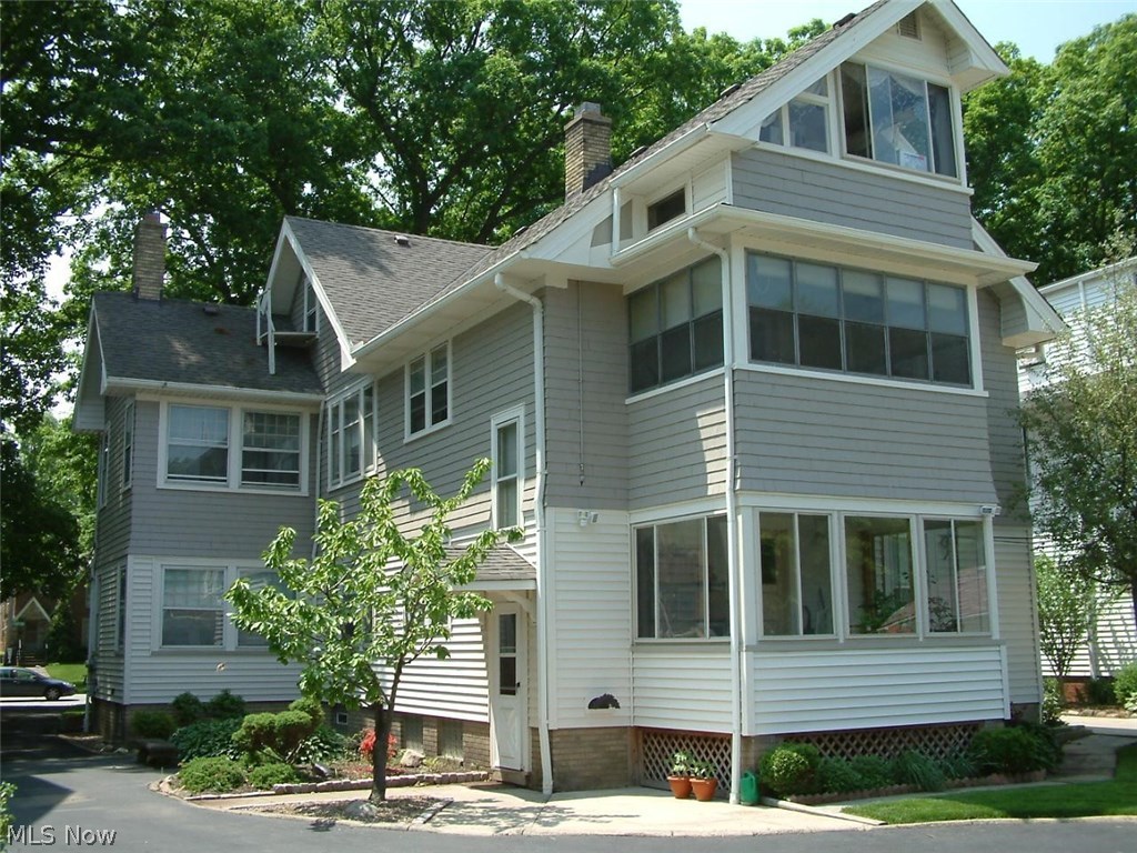 13832-34 Clifton Boulevard Lakewood OH 44107