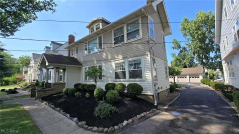 13832-34 Clifton Boulevard Lakewood OH 44107
