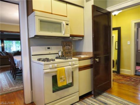 13832-34 Clifton Boulevard Lakewood OH 44107