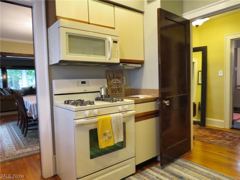 13832-34 Clifton Boulevard Lakewood OH 44107