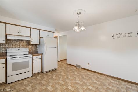 6264 Paris Avenue Louisville OH 44641