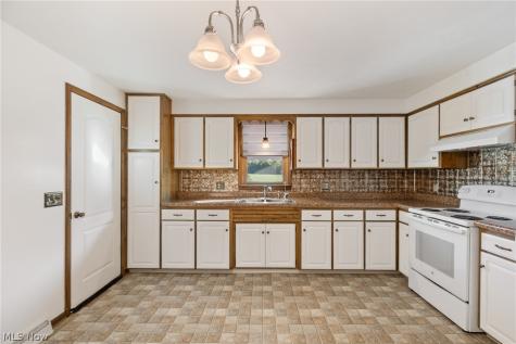 6264 Paris Avenue Louisville OH 44641