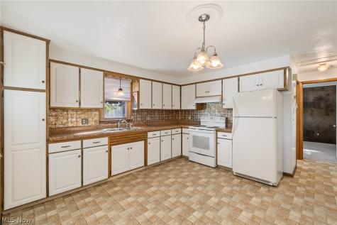 6264 Paris Avenue Louisville OH 44641