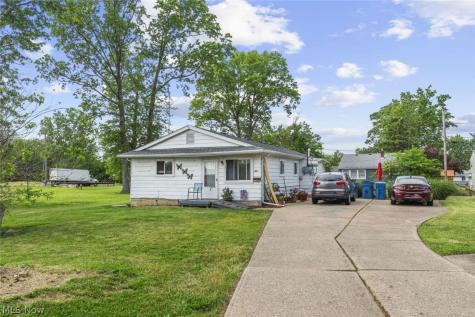 1857-1859 E 39th Street Lorain OH 44055