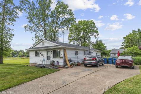 1857-1859 E 39th Street Lorain OH 44055