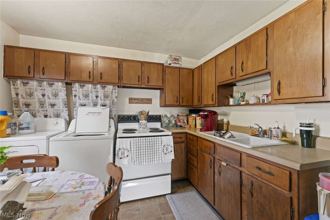 1857-1859 E 39th Street Lorain OH 44055