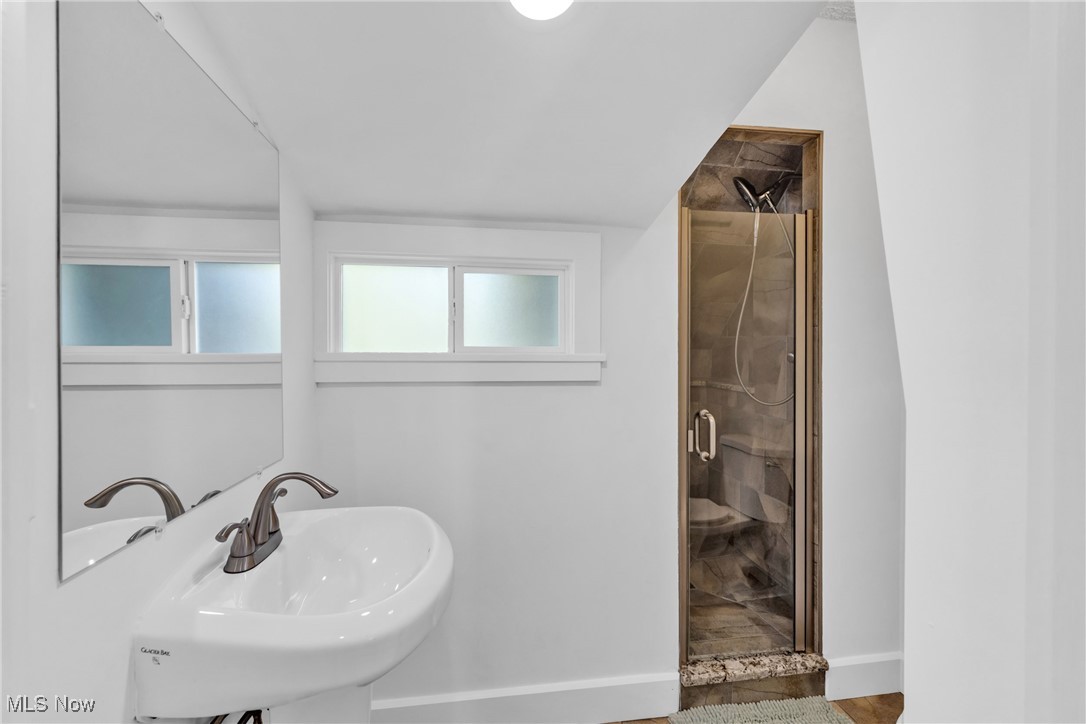 2002 Valentine Avenue Cleveland OH 44109