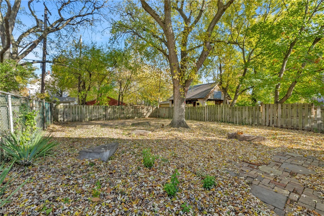 2002 Valentine Avenue Cleveland OH 44109