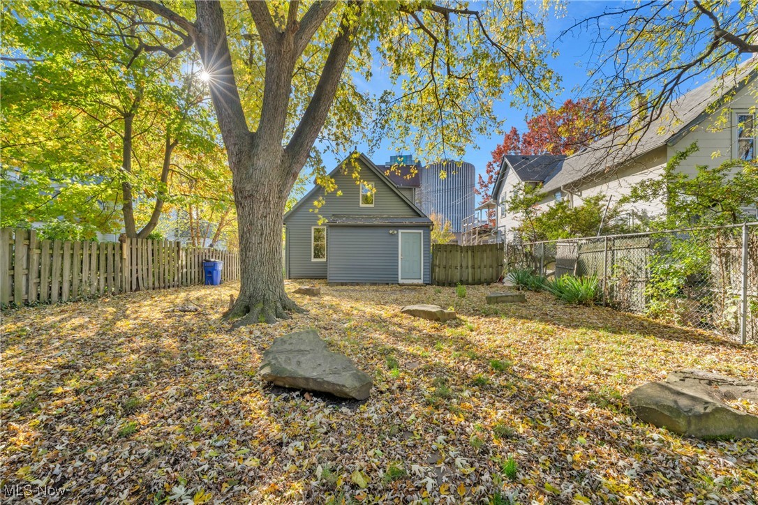 2002 Valentine Avenue Cleveland OH 44109