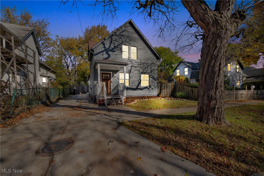 2002 Valentine Avenue Cleveland OH 44109