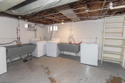 3596 Warren Road Cleveland OH 44111