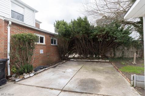 3596 Warren Road Cleveland OH 44111