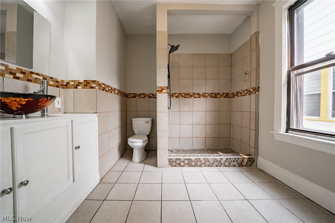 2250 E 86th Street Cleveland OH 44106