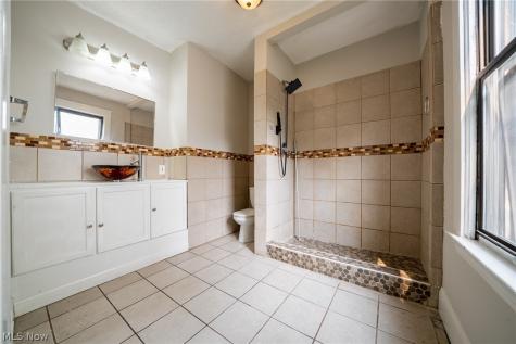 2250 E 86th Street Cleveland OH 44106