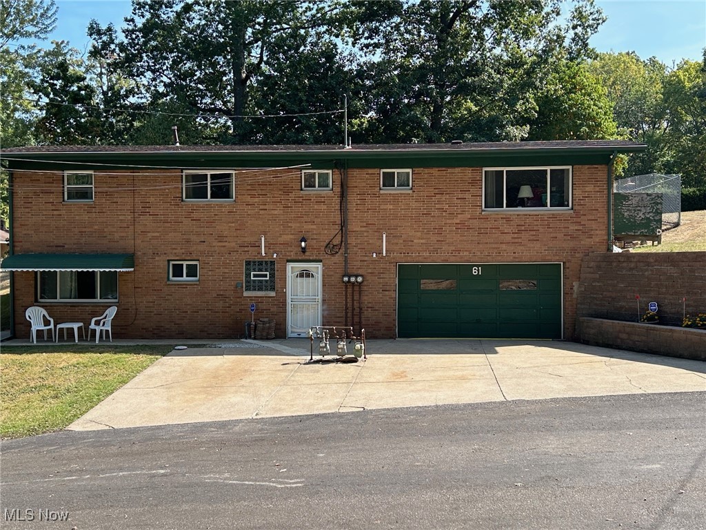 61 Leicester Drive Akron OH 44319