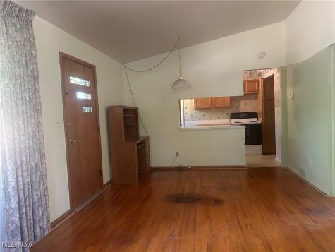 61 Leicester Drive Akron OH 44319