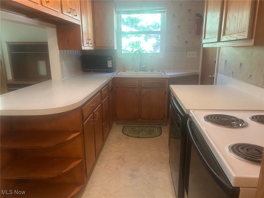 61 Leicester Drive Akron OH 44319