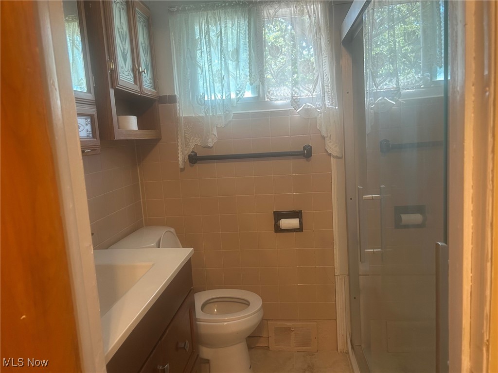 61 Leicester Drive Akron OH 44319
