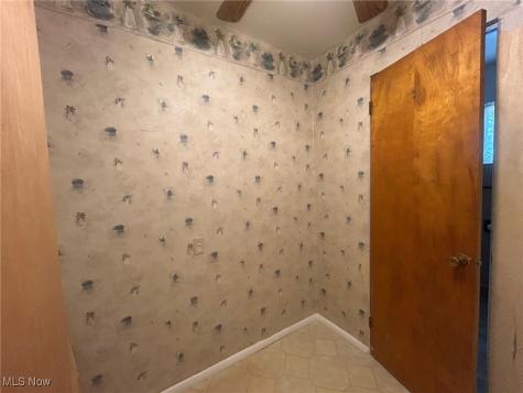 61 Leicester Drive Akron OH 44319