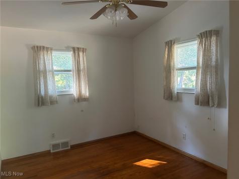 61 Leicester Drive Akron OH 44319