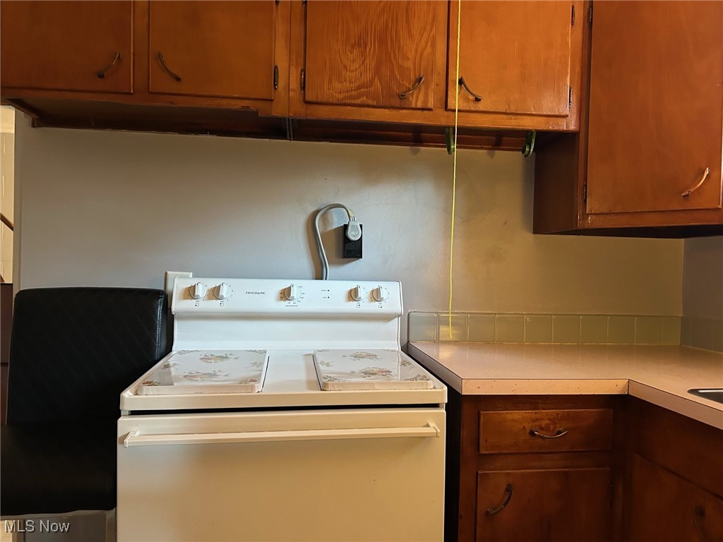 61 Leicester Drive Akron OH 44319
