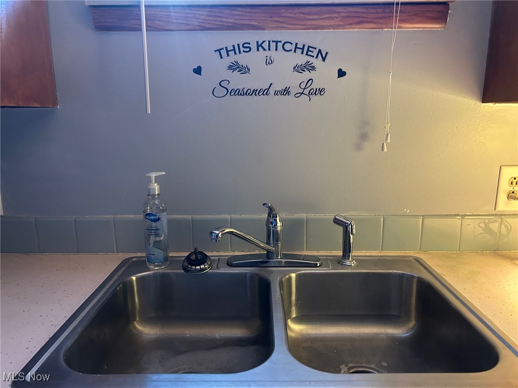 61 Leicester Drive Akron OH 44319
