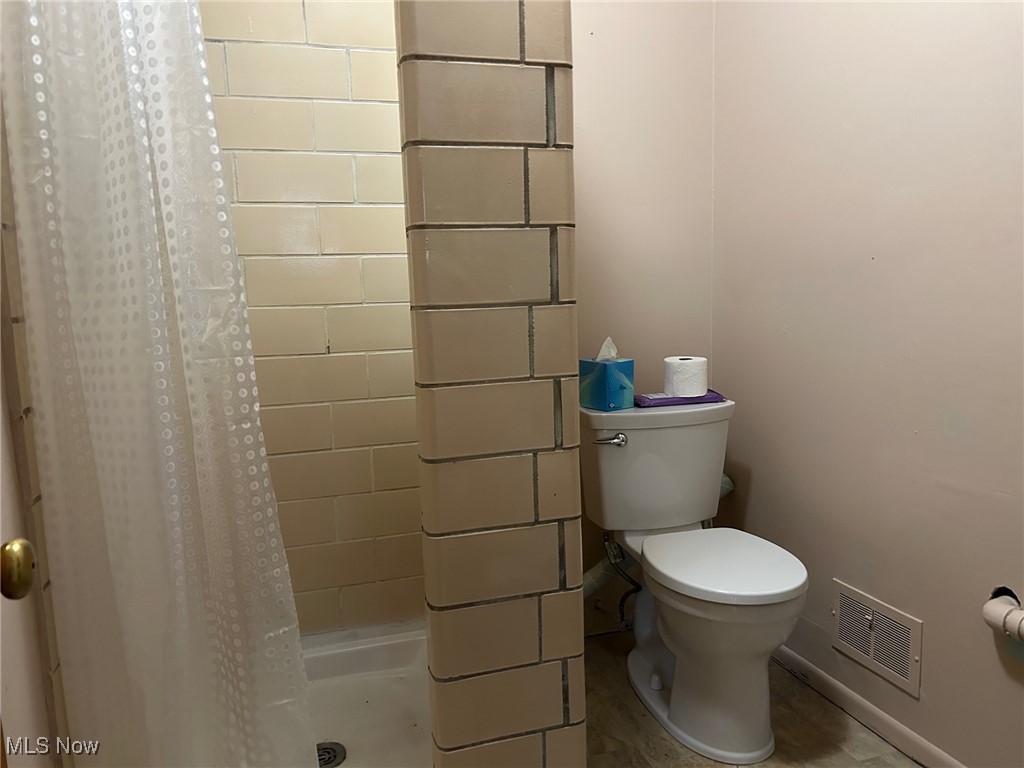 61 Leicester Drive Akron OH 44319