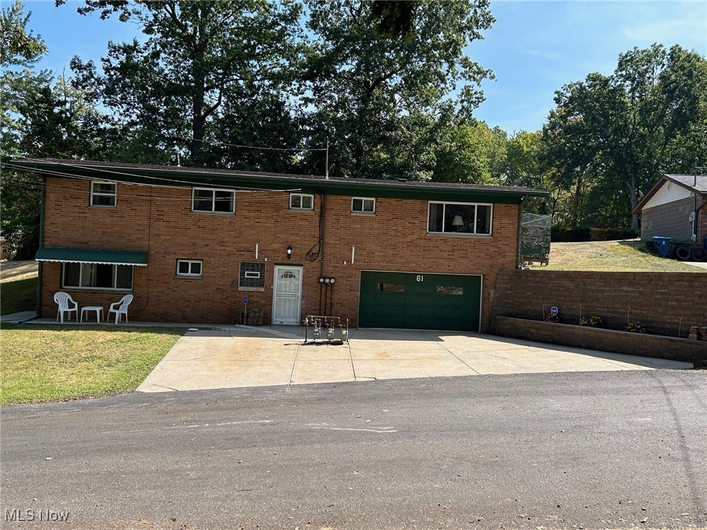 61 Leicester Drive Akron OH 44319