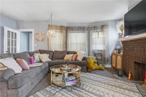 2095 Chesterland Avenue Lakewood OH 44107
