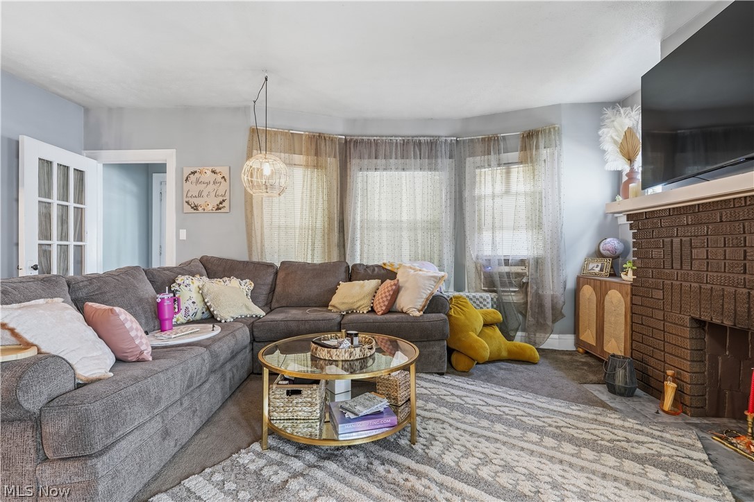 2095 Chesterland Avenue Lakewood OH 44107