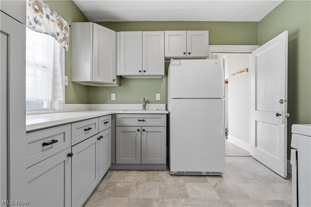 2095 Chesterland Avenue Lakewood OH 44107